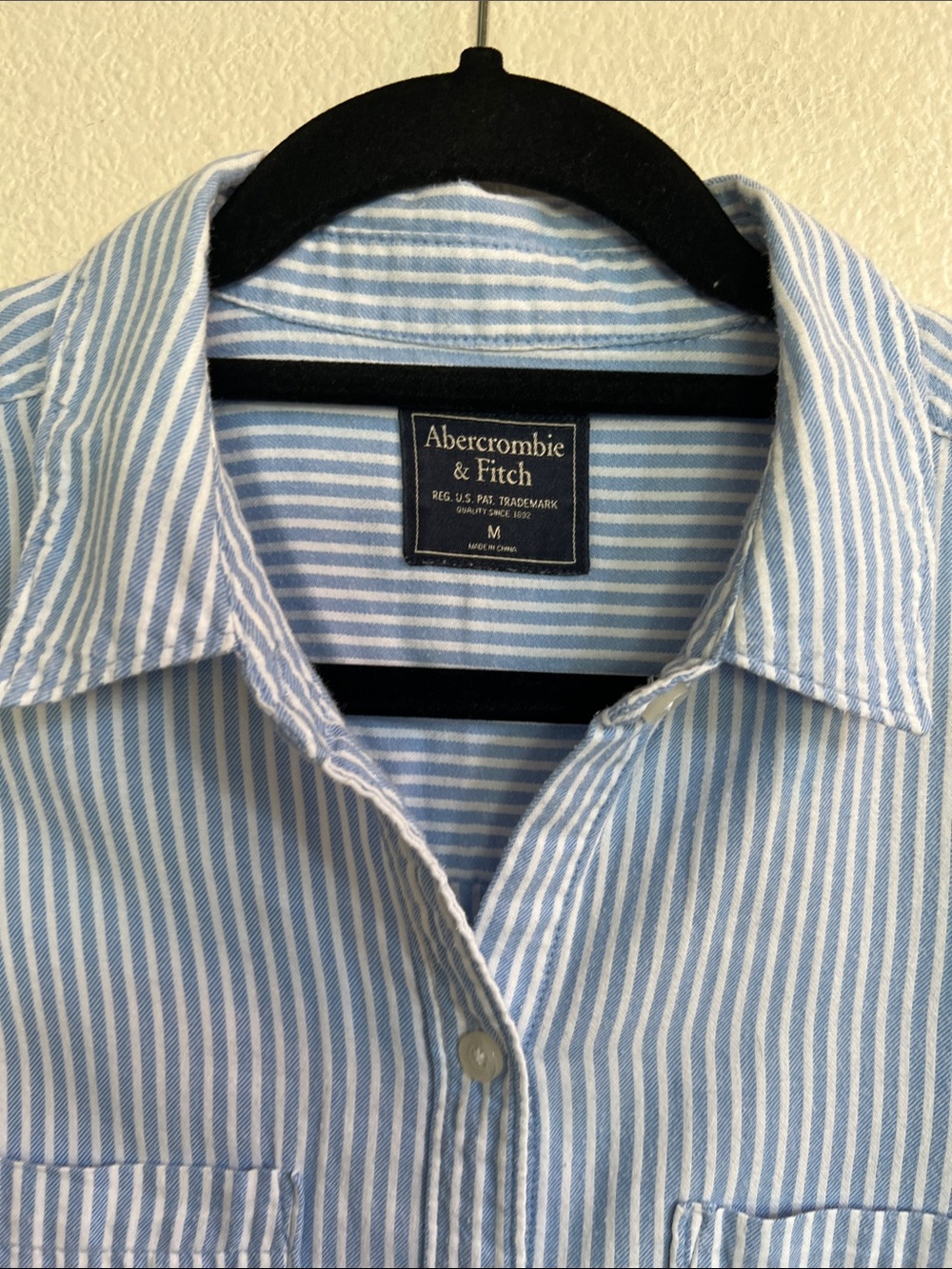 ABERCROMBIE & FITCH Button-Up LS Shirt Vertical Railroad Stripes Blue/White M